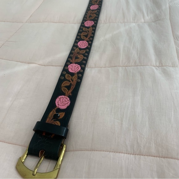 BUNKHOUSE Bling studded belt with black background accented with roses/leaves - Picture 8 of 13
